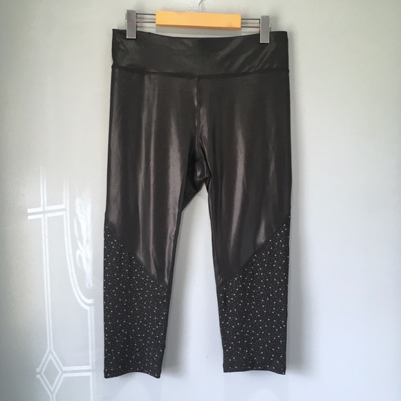 High Waist Faux Leather 3/4 Crop Black Leggings - Picture 3 of 8